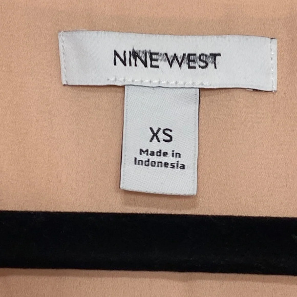 Nine West V-Neck Sleeveless Peach Top W/Metallic Gold Detailing Size XS - Picture 4 of 7